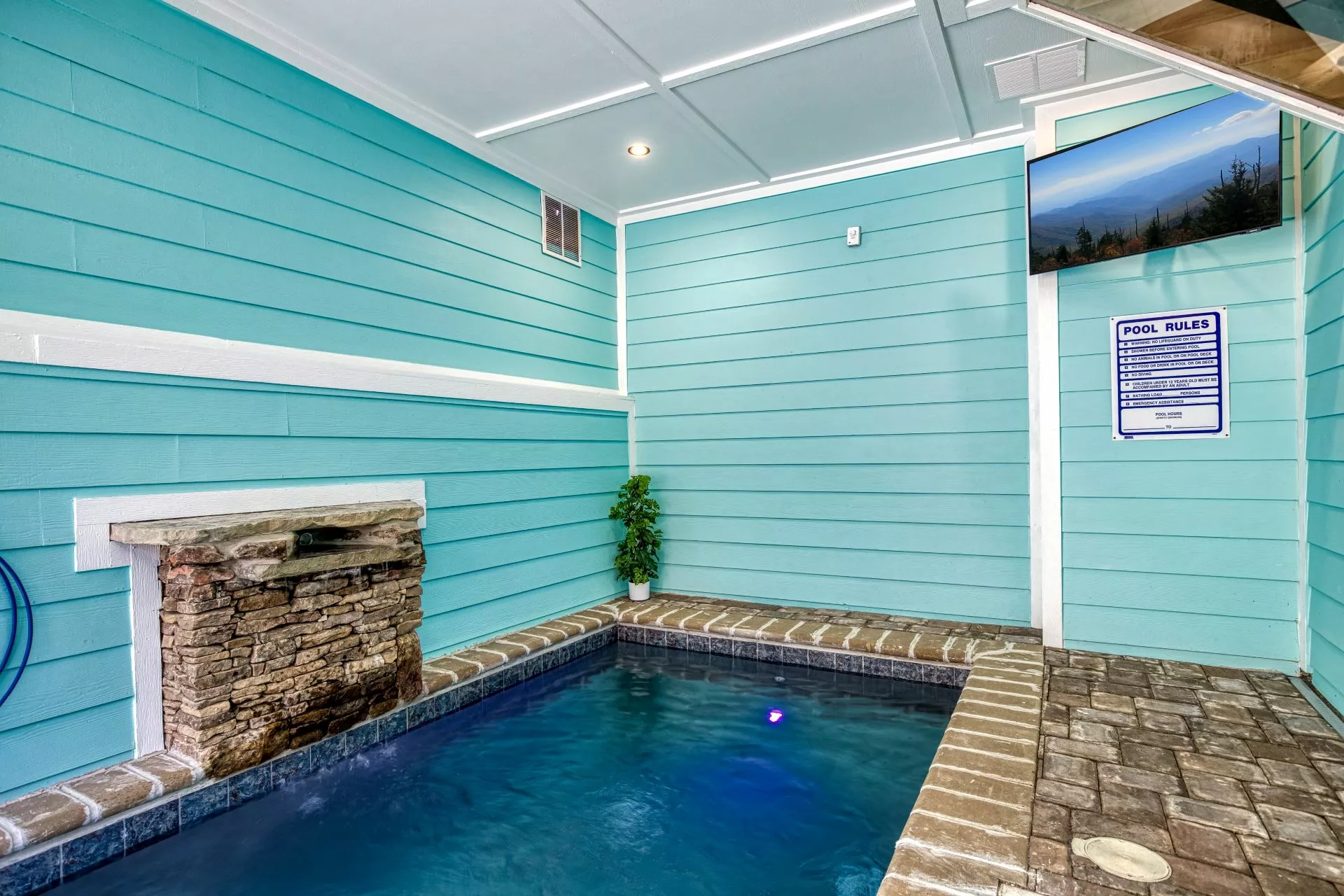 Pigeon Forge Cabins - ERN806 - Splashin' Views