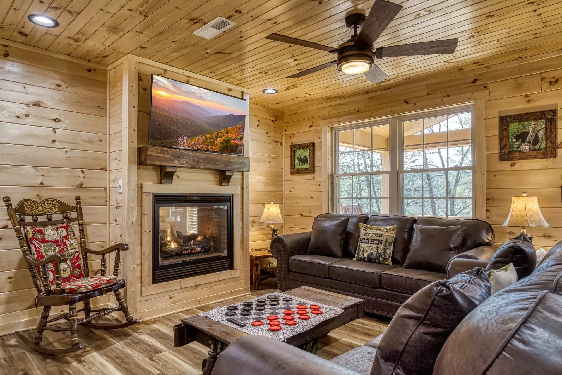 Sevierville Cabins - Hilltop Hideaway