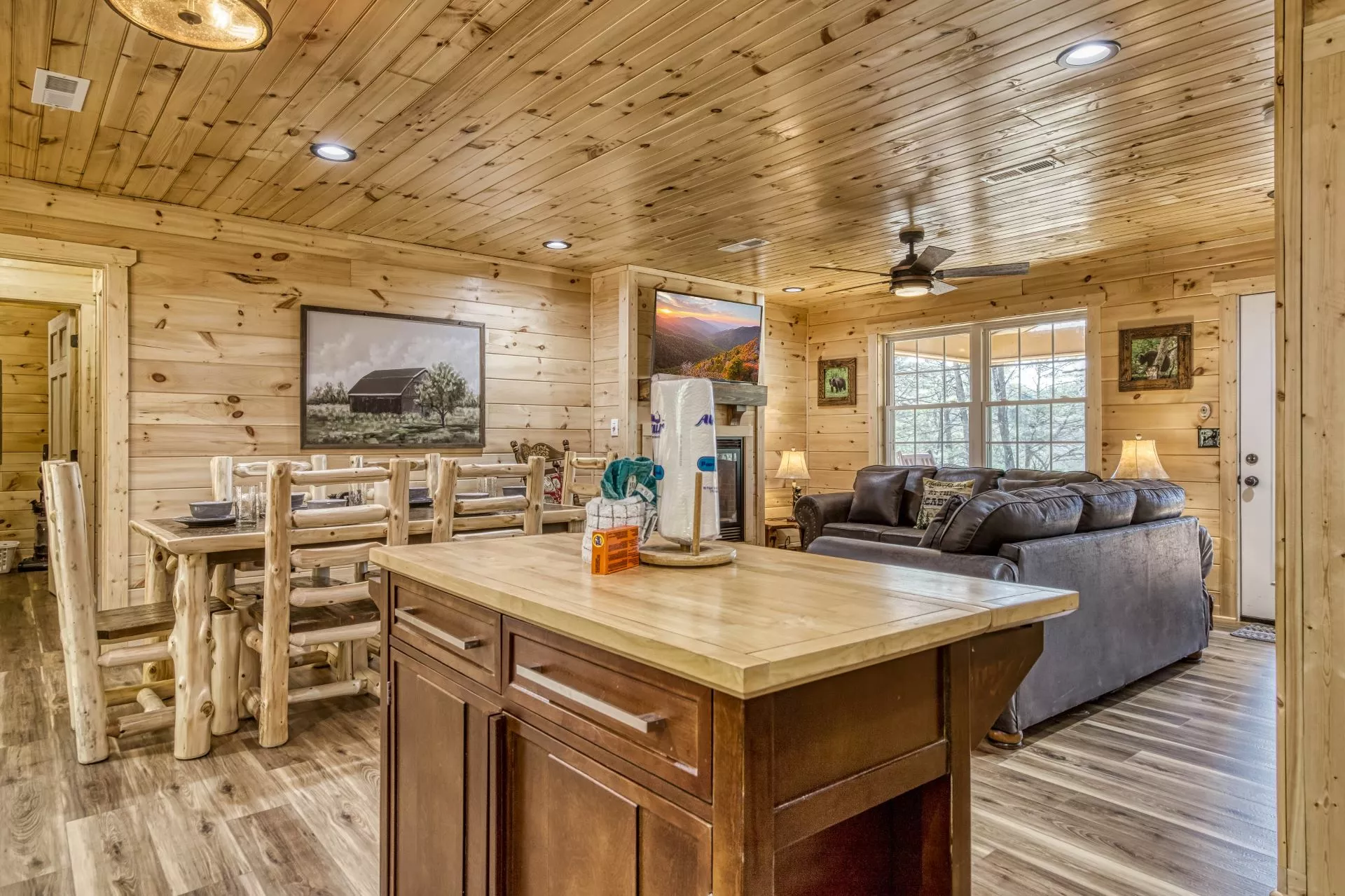 Sevierville Cabins - Hilltop Hideaway