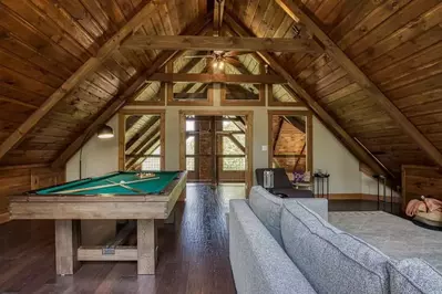 pool table in Pigeon Forge cabin