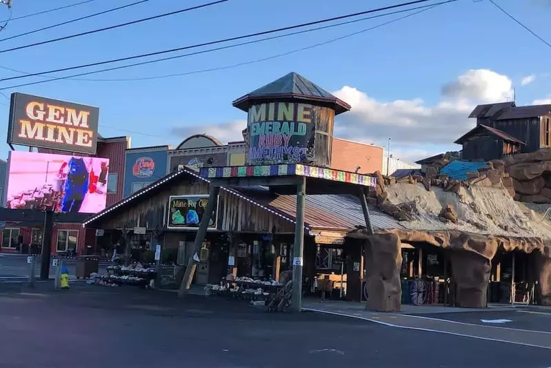 gem mine in pigeon forge