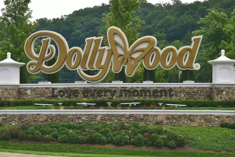 Dollywood sign