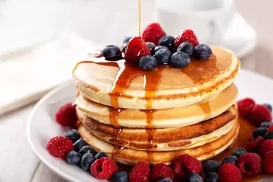 pancakes with blueberries and strawberries