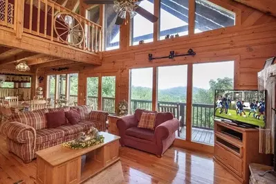 The living room in the Lasting Impressions cabin in Sevierville TN.