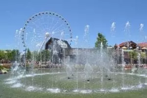 the fountain show at the island