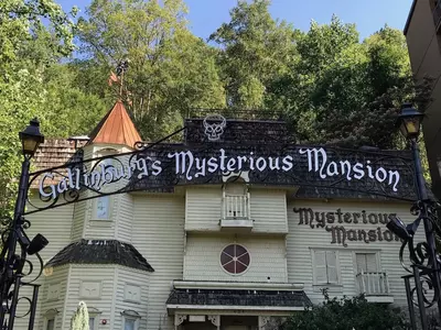 mysterious mansion haunted house in gatlinburg