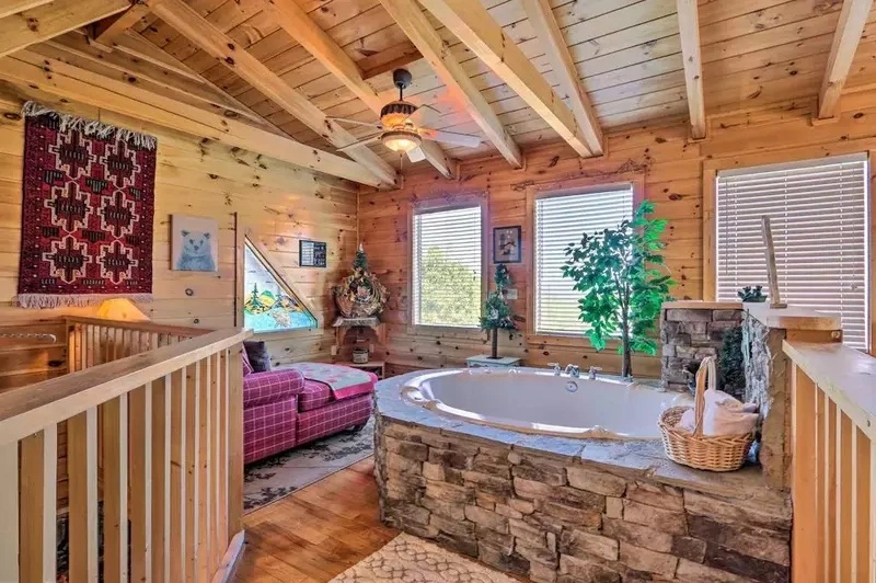 cabin with jacuzzi tub