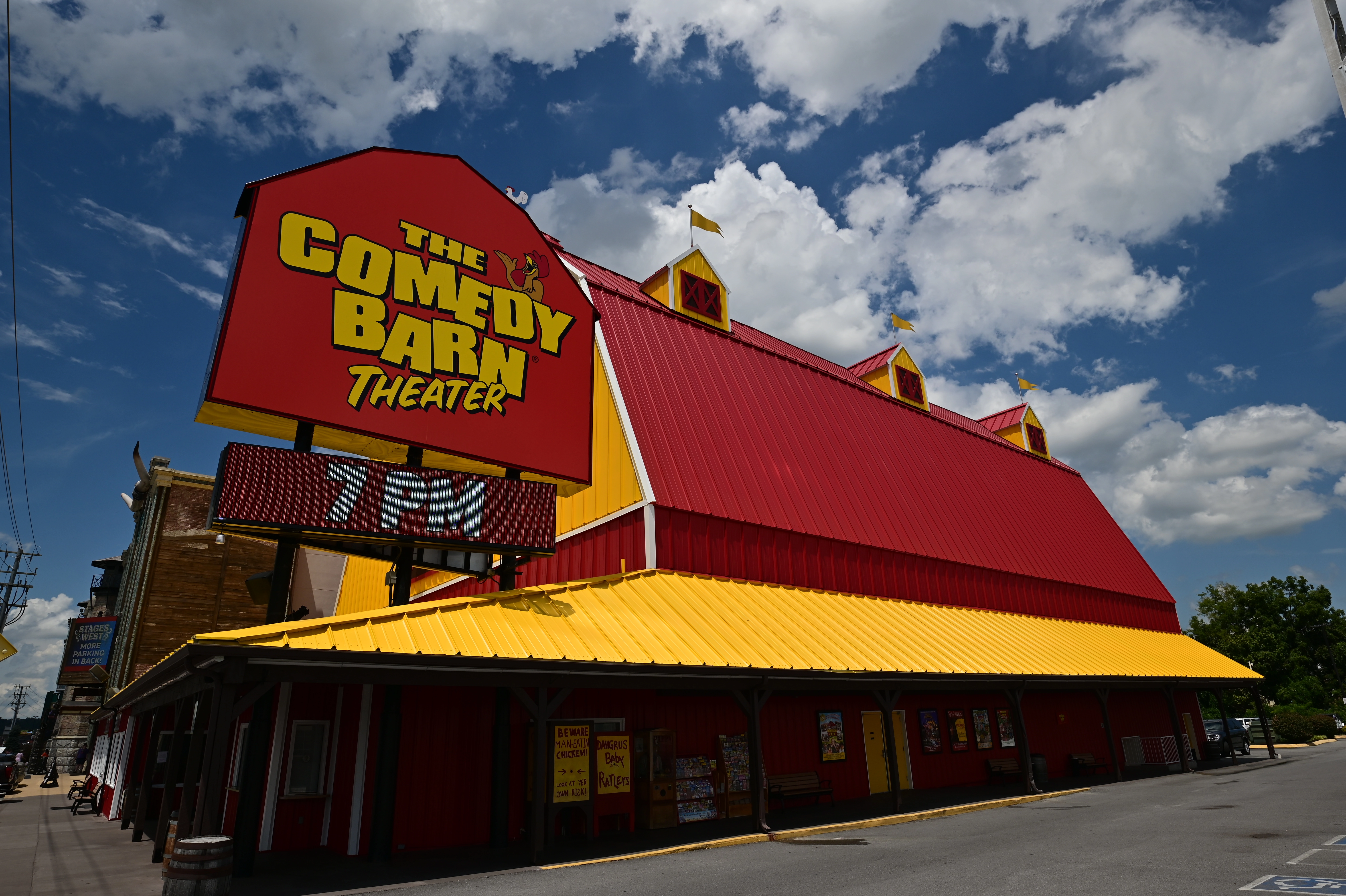 family friendly shows in pigeon forge