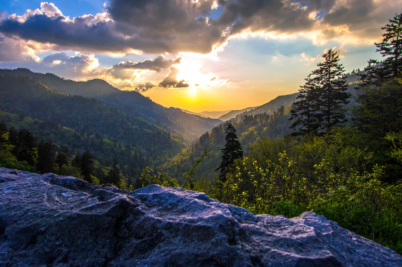 newfound gap overlook is one of the top Smoky Mountain overlooks