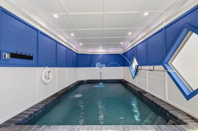 ER61 Smoky Mountain Swim-Inn