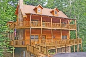 Bear Right Inn Cabin in Pigeon Forge