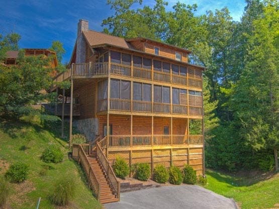The exterior of the Eagles Crest Lodge in the Smoky Mountains.