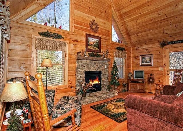 The living room of the Mystic Mountain cabin in Pigeon Forge TN.