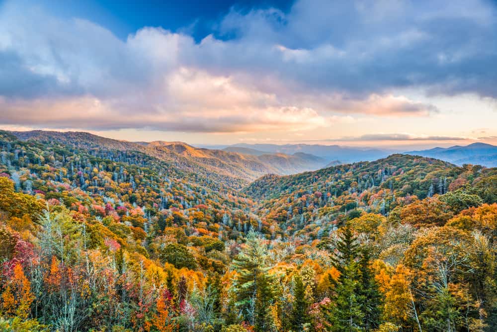the smoky mountains in the fall