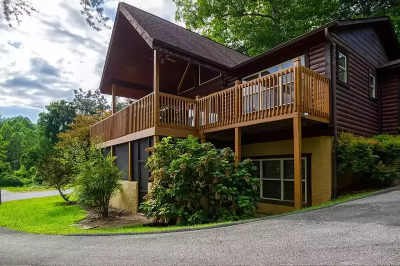 Moonshine Hollow exterior